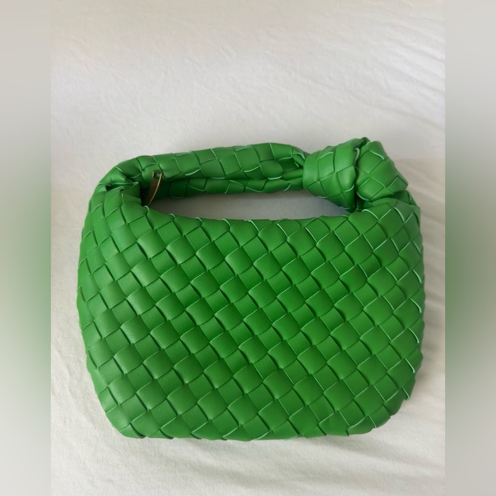 Basket weave shoulder bag. Gold hardware, zip closure. Lightweight.
